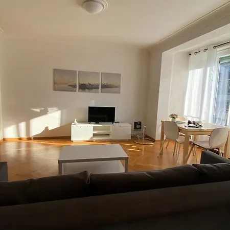 Sunny Little Studio-city Centre & Train Station Appartement *