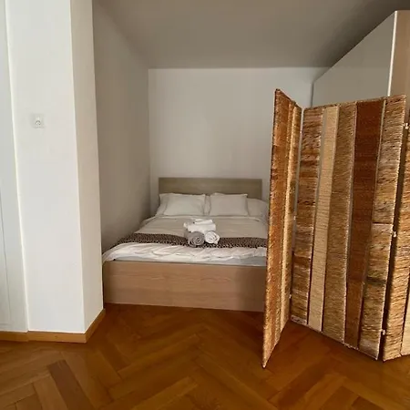 Sunny Little Studio-city Centre & Train Station * Lausanne