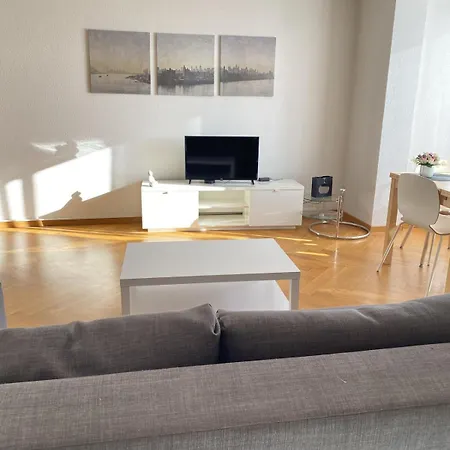 Sunny Little Studio-city Centre & Train Station * Lausanne