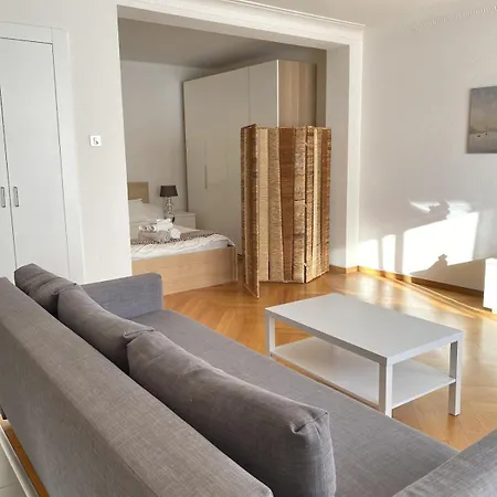 Sunny Little Studio-city Centre & Train Station Appartement *